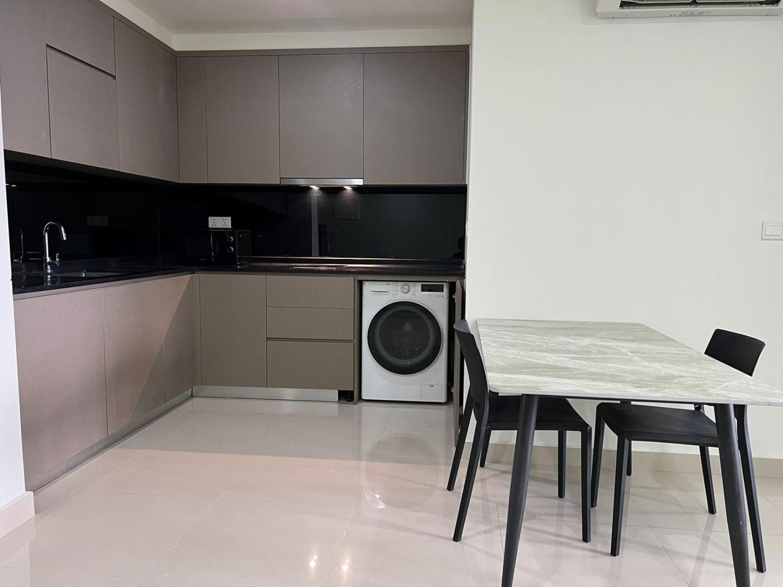 Impian II - The Peak Residence Phnom Penh Bagian luar foto