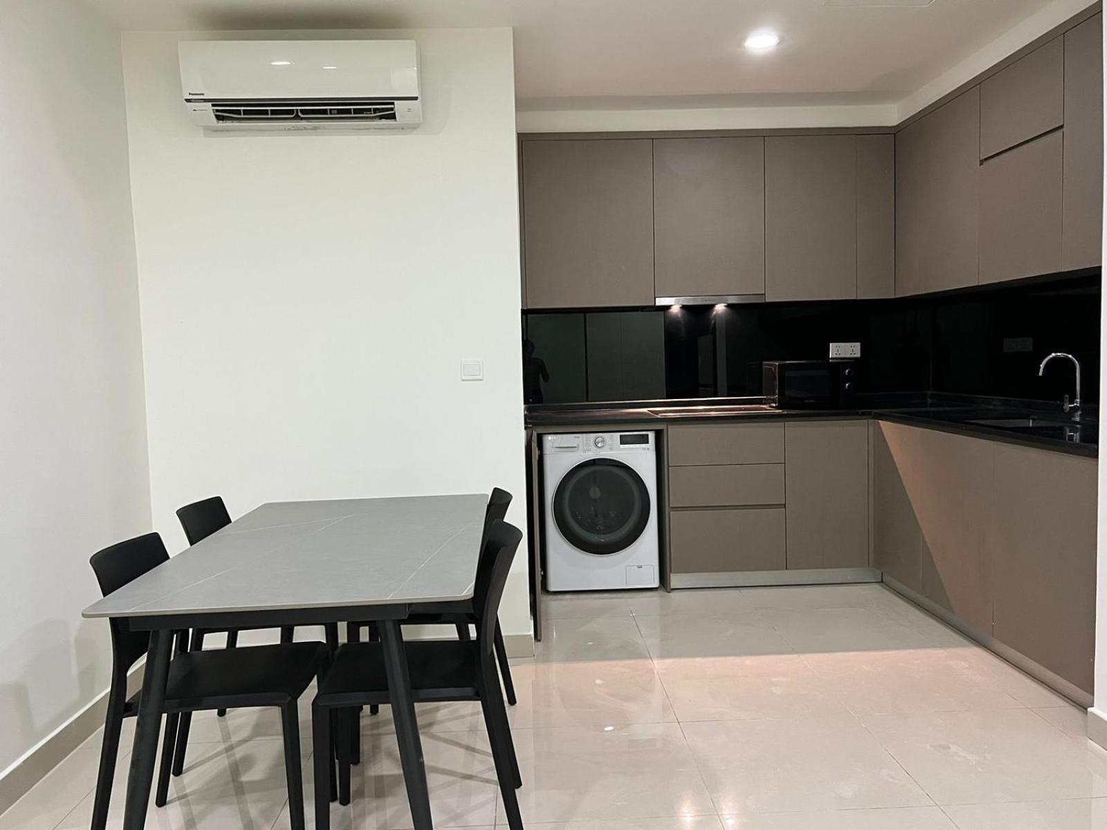 Impian II - The Peak Residence Phnom Penh Bagian luar foto