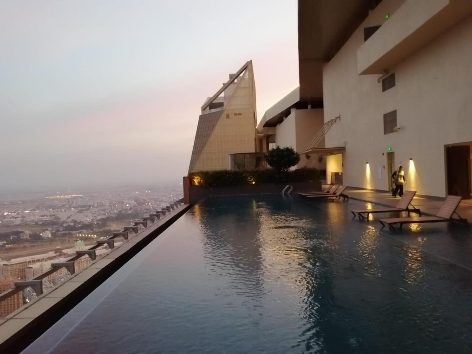 Impian II - The Peak Residence Phnom Penh Bagian luar foto