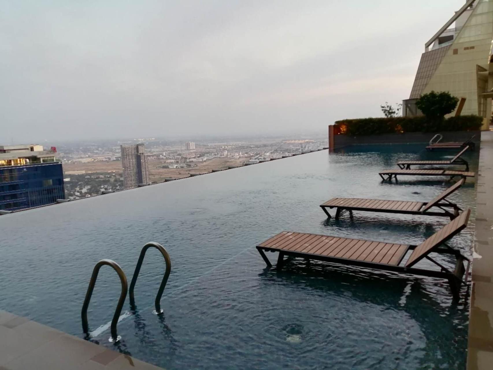 Impian II - The Peak Residence Phnom Penh Bagian luar foto