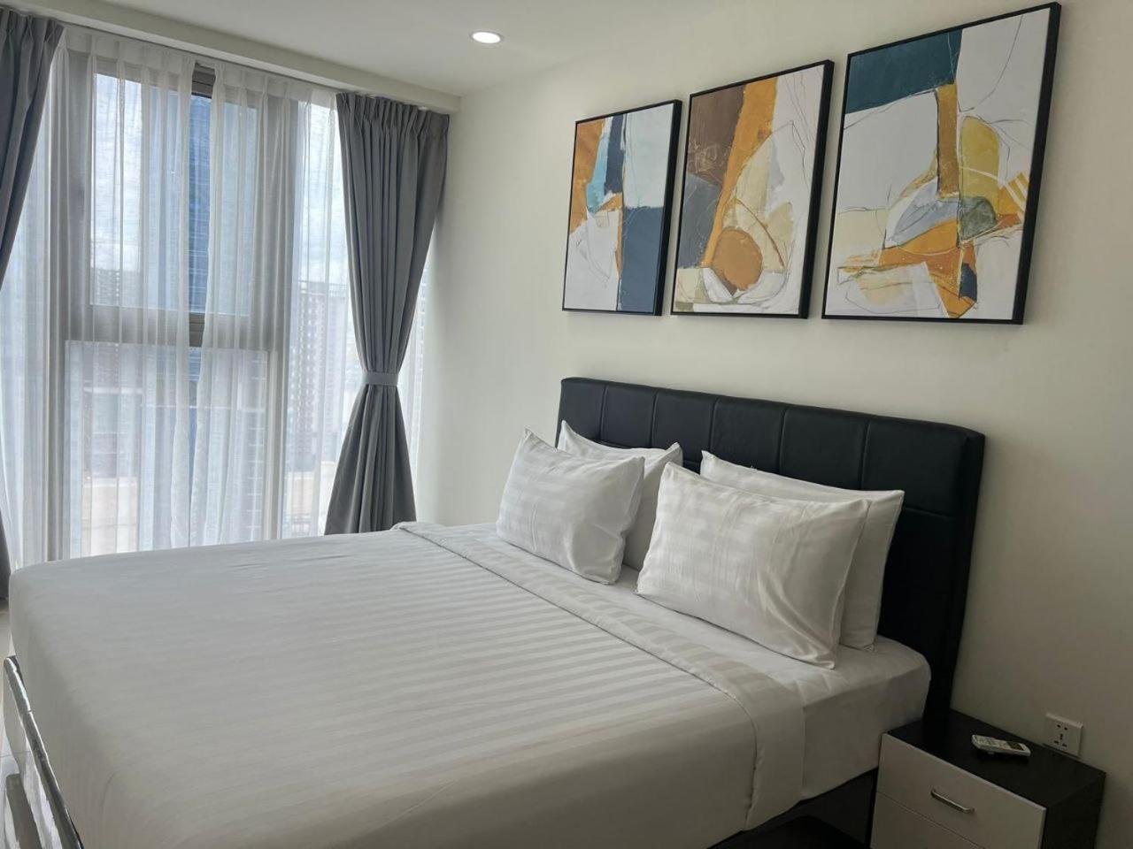 Impian II - The Peak Residence Phnom Penh Bagian luar foto